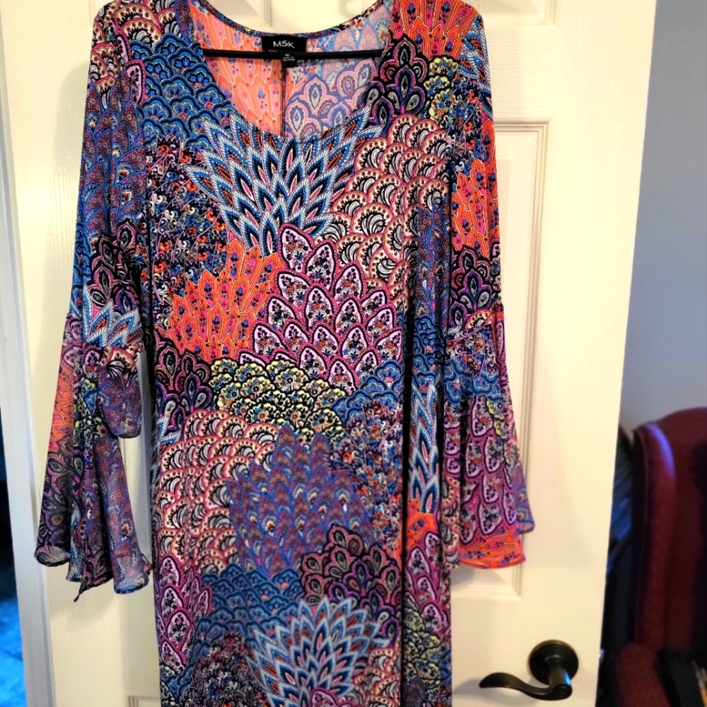 MSK Dress. 3/4 flair sleeves. Pull over.